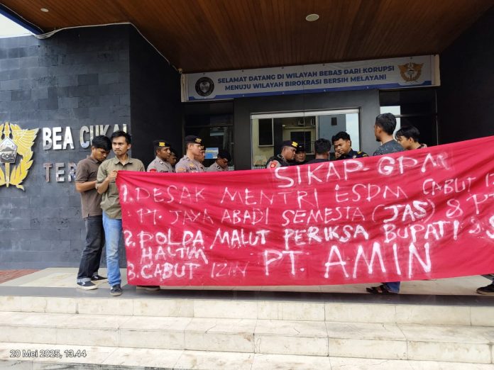 dokumentasi aksi depan kantor Bea Cukai