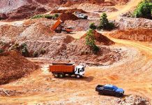 Warga Desa di Halmahera Keluhkan Perusahaan Tambang Nikel Cuci Truk di Sungai Warga Desa di Halmahera Keluhkan Perusahaan Tambang Nikel Cuci Truk di Sungai