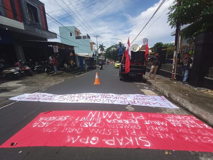 lanjutan pada Selasa, (20/5/2025), yang digelar di depan Polda Malut (foto:/Ahlit)