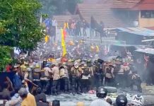 Demo Mahasiswa Ricuh di DPRD Ternate, 16 Diamankan dan Tiga Polisi Terluka