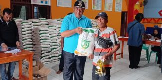 256 KPM di Desa Hatta Terima Bantuan Beras Bulog dan Minyak Goreng
