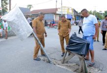Bupati Ikram Gerak Cepat Tinjau Kerusakan Fasilitas Umum di Kota Weda